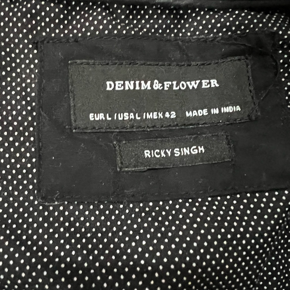 Men’s Black Dress Shirt - L